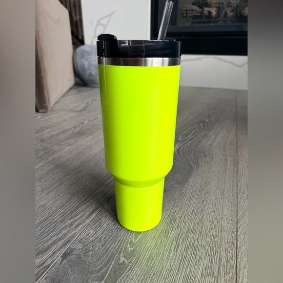 Stanley Quencher H2.0 FlowState 40 oz Tumbler in Neon Yellow Neon Collection - Picture 3 of 6